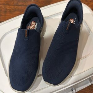 Skechers hands free sneakers